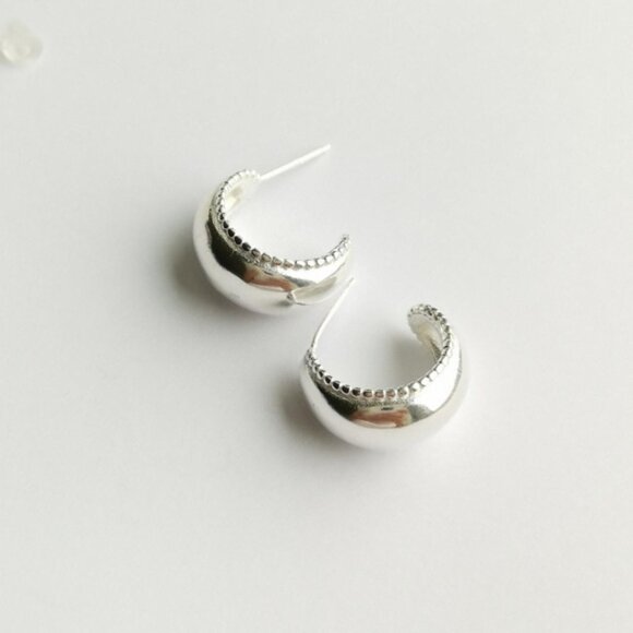 Sterling silver Crescent Hoop Earrings Hoops 🆕 - Picture 4 of 8